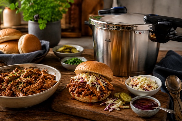 Pulled Chicken uit de Fissler Vitaquick Premium Snelkookpan 6 Liter