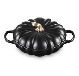 le-creuset-campagnard-pompoen-mat-zwart-28-cm