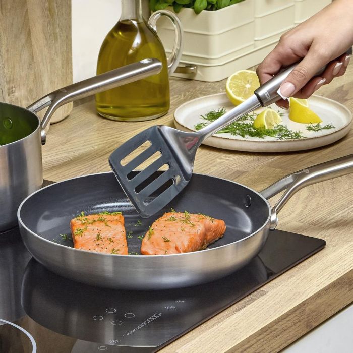 oxo-mira-ceramic-koekenpan